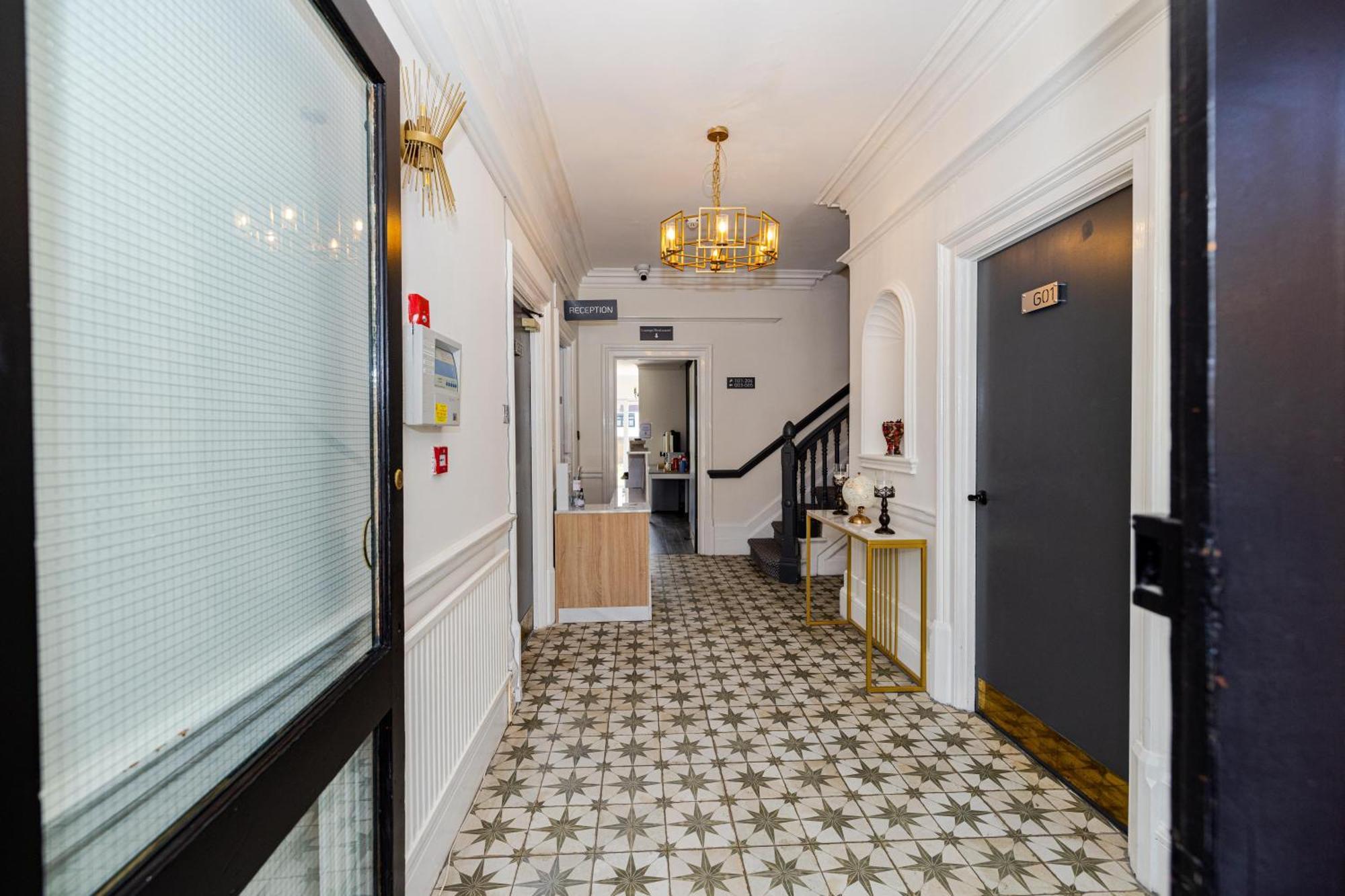 Woodford Hotel London Eksteriør bilde